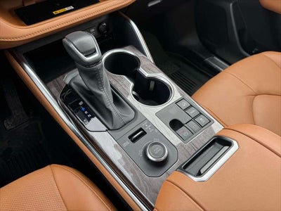 2025 Toyota Highlander Platinum