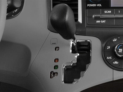 2014 Toyota Sienna LE V6 8 Passenger