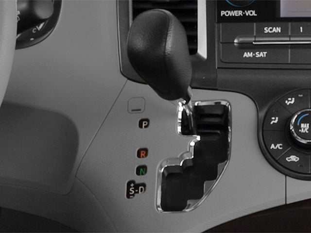 2014 Toyota Sienna LE V6 8 Passenger