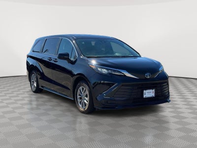 2025 Toyota Sienna LE