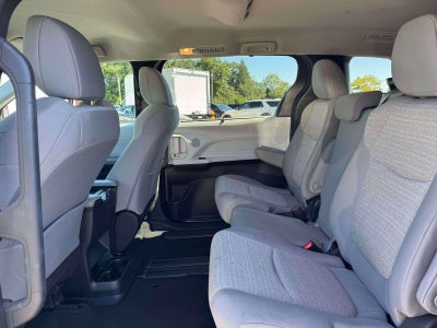 2025 Toyota Sienna LE