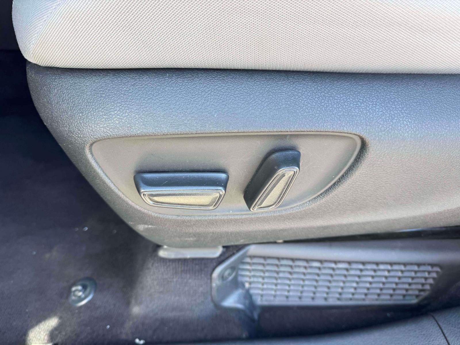 2025 Toyota Sienna LE