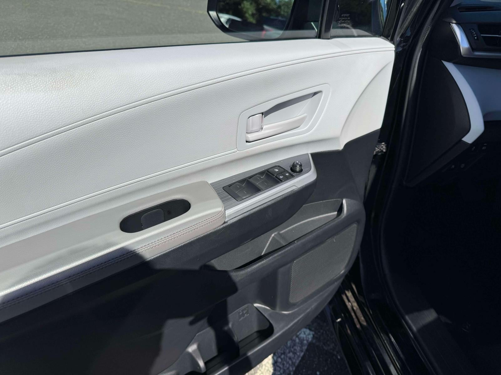 2025 Toyota Sienna LE