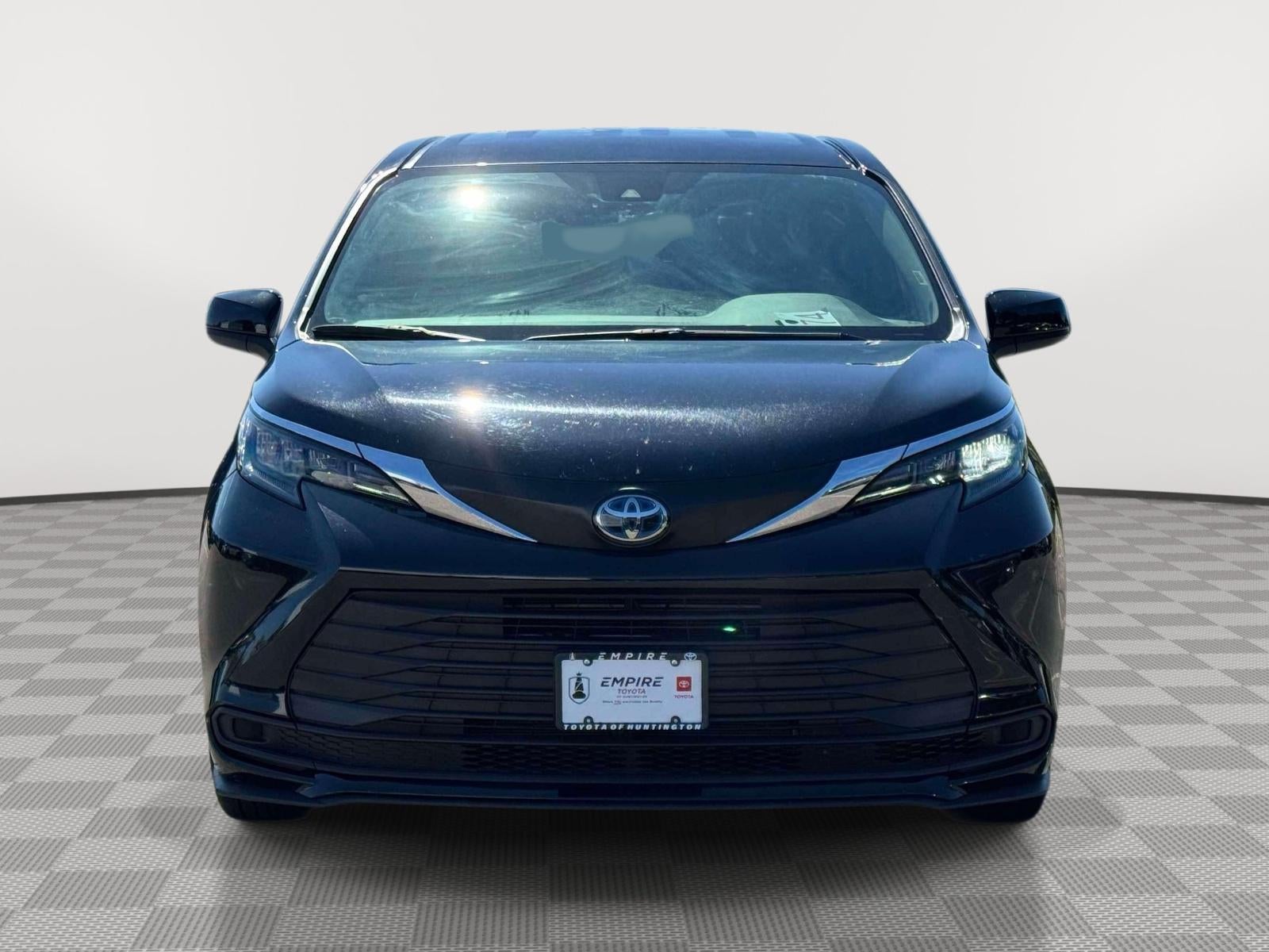 2025 Toyota Sienna LE