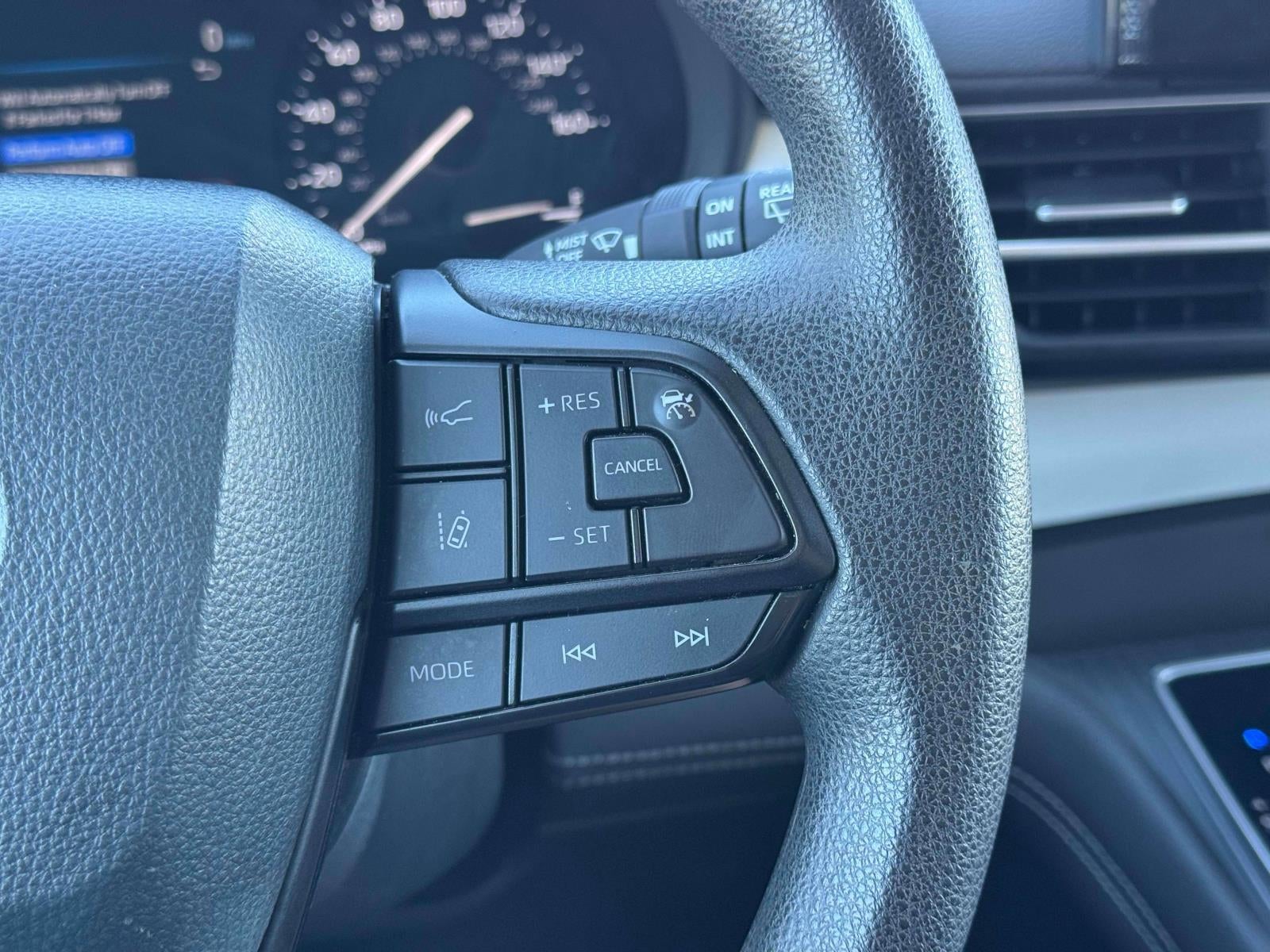 2025 Toyota Sienna LE