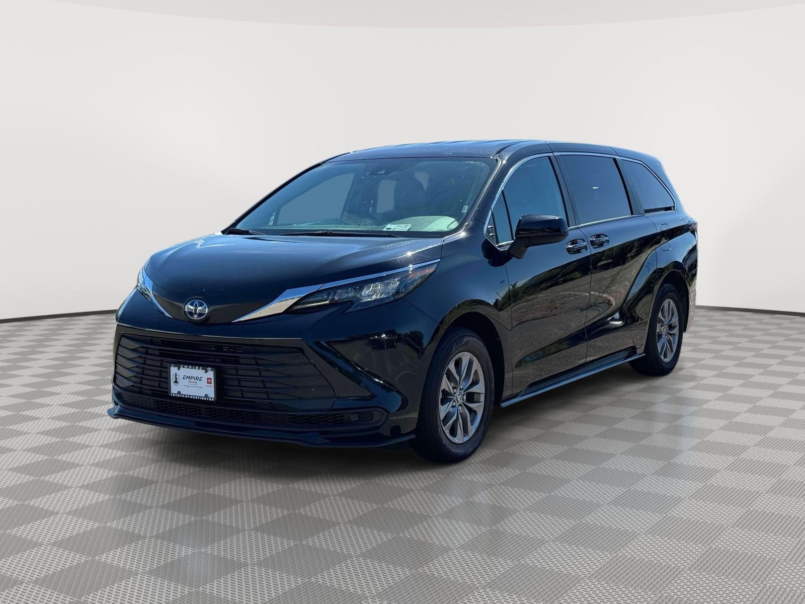 2025 Toyota Sienna LE