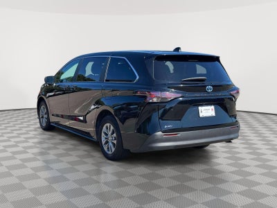 2025 Toyota Sienna LE