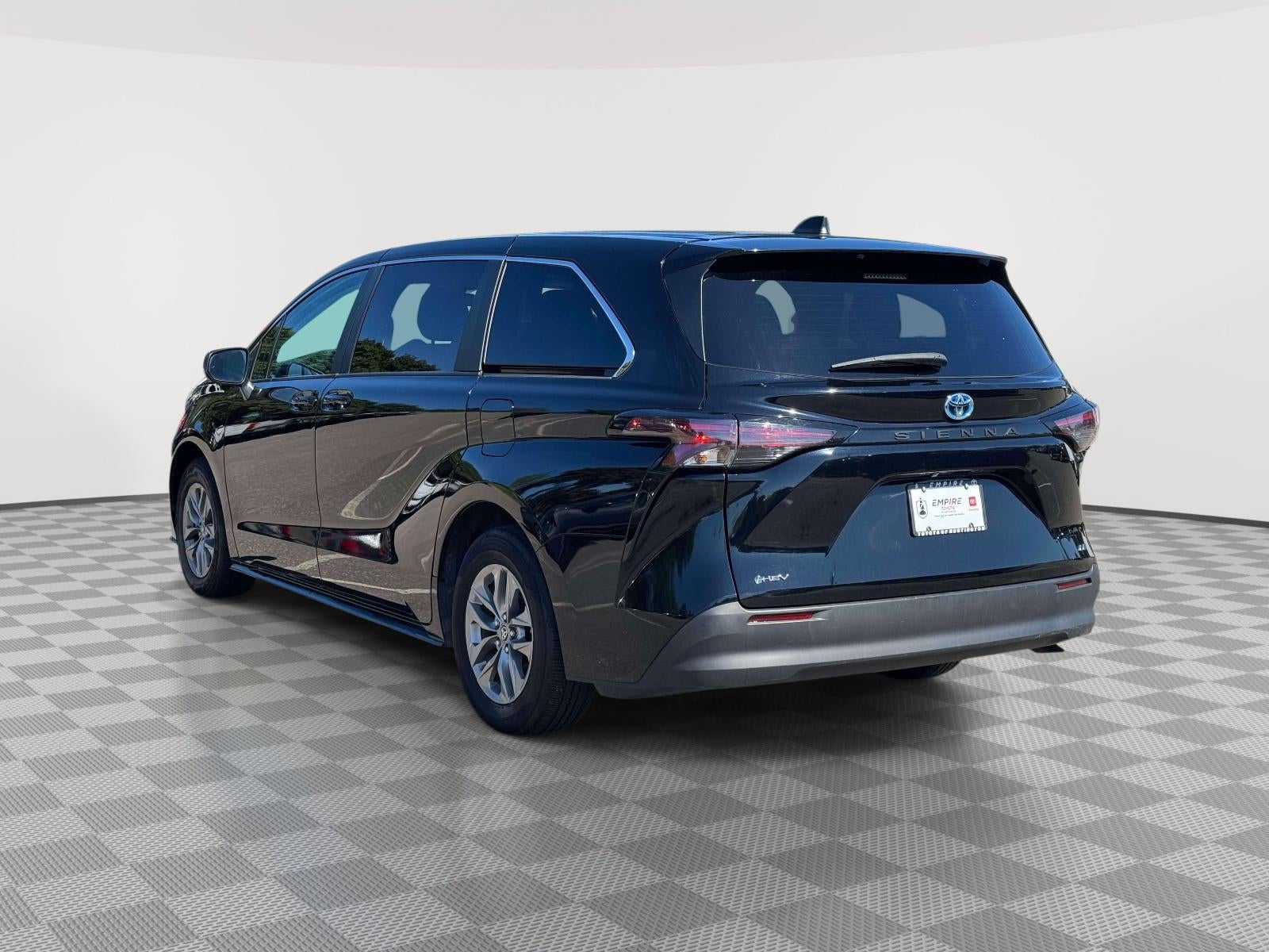 2025 Toyota Sienna LE