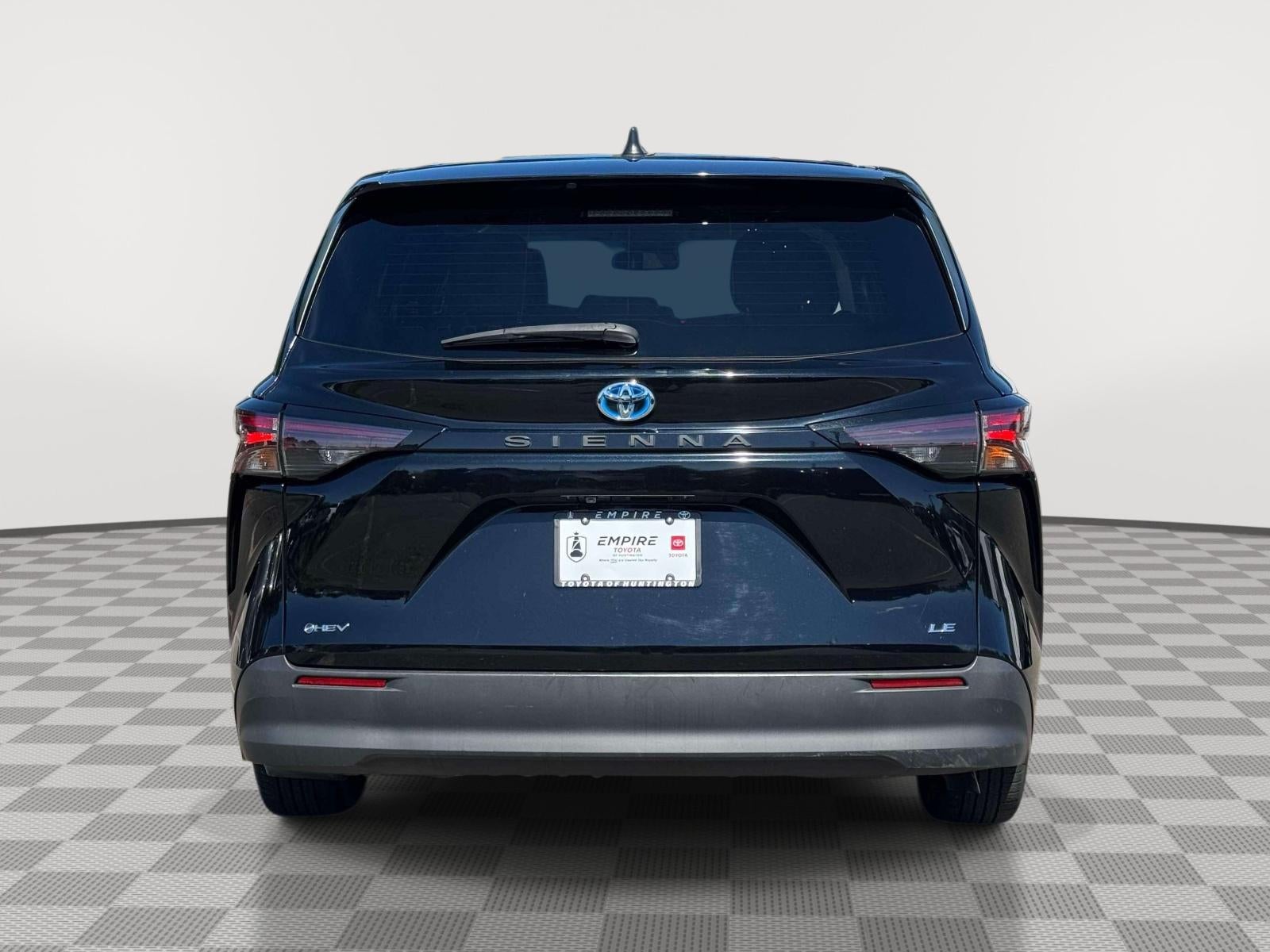 2025 Toyota Sienna LE