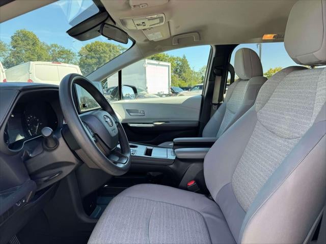 2025 Toyota Sienna LE