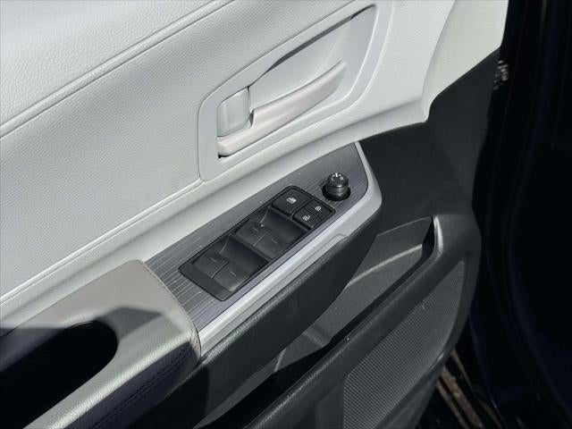 2025 Toyota Sienna LE