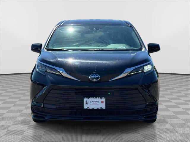 2025 Toyota Sienna LE
