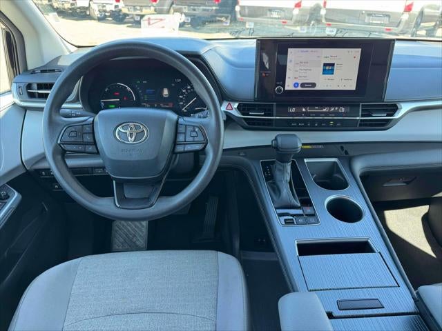 2025 Toyota Sienna LE