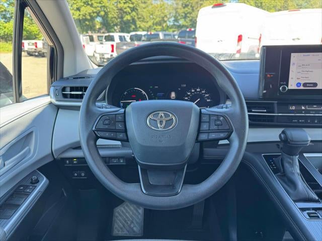 2025 Toyota Sienna LE