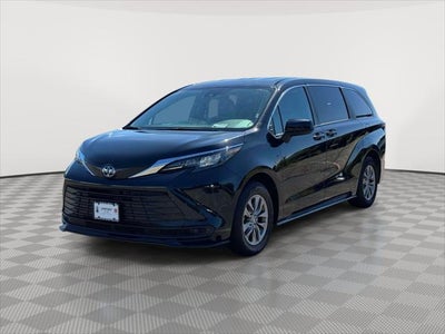 2025 Toyota Sienna LE