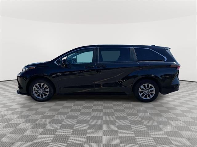 2025 Toyota Sienna LE
