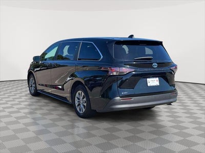 2025 Toyota Sienna LE