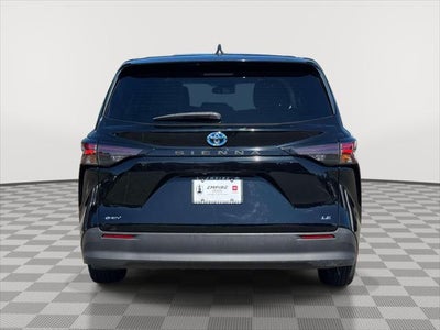 2025 Toyota Sienna LE