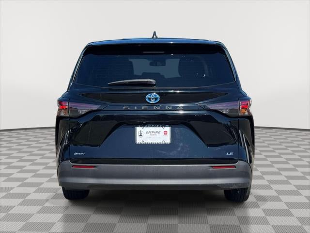 2025 Toyota Sienna LE