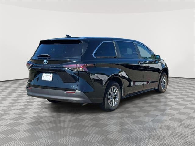 2025 Toyota Sienna LE