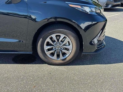 2025 Toyota Sienna LE