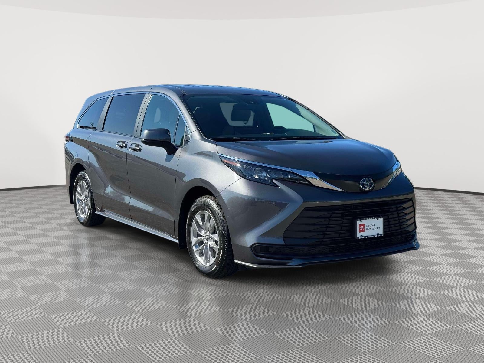 2025 Toyota Sienna LE