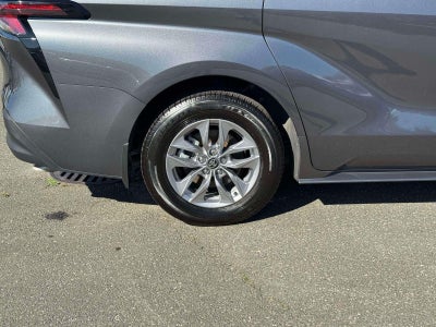 2025 Toyota Sienna LE