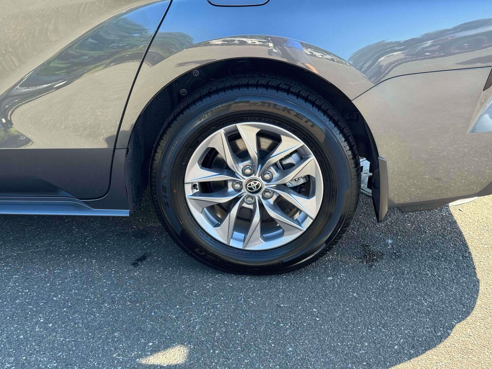 2025 Toyota Sienna LE