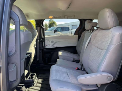 2025 Toyota Sienna LE