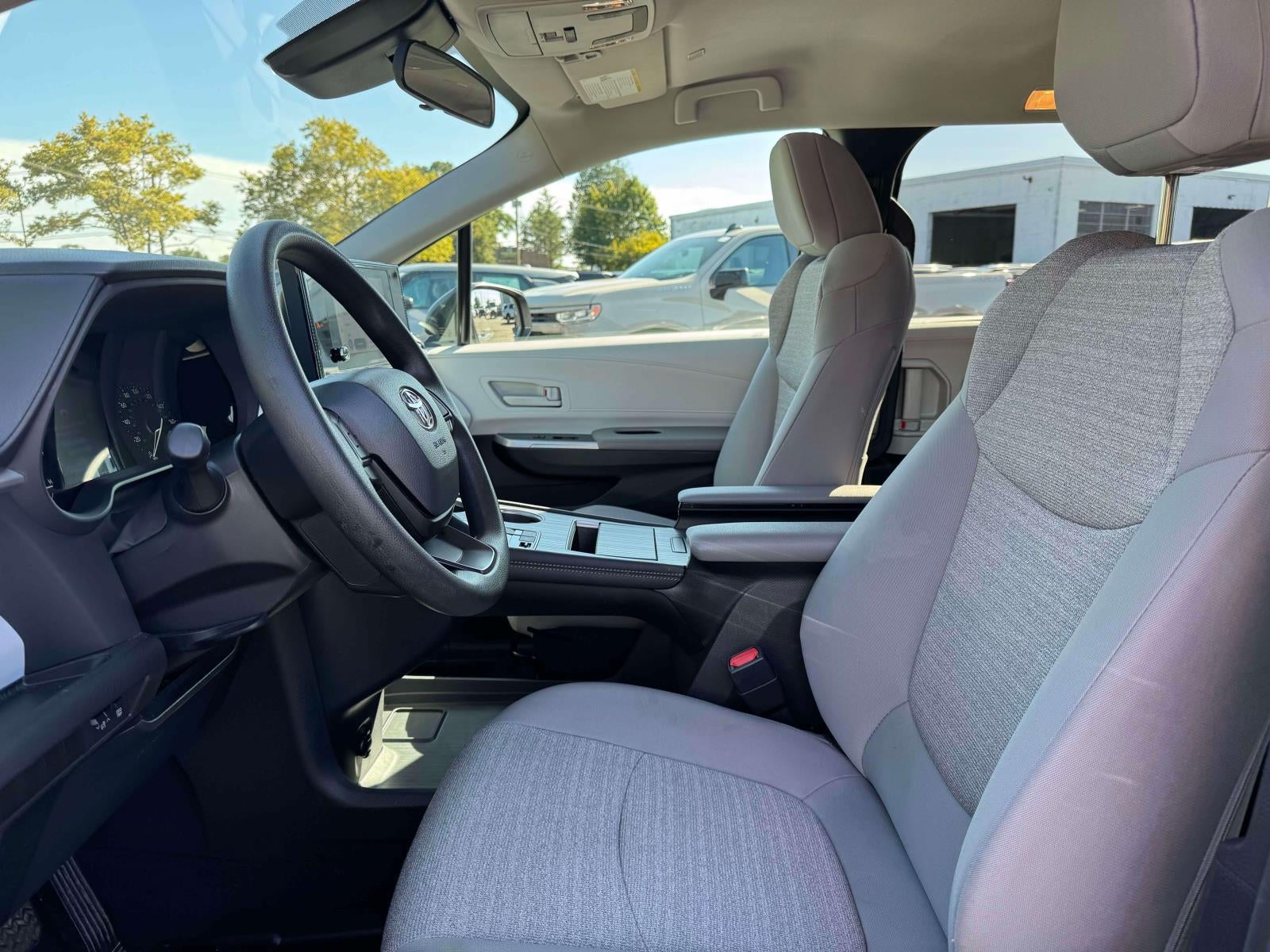 2025 Toyota Sienna LE