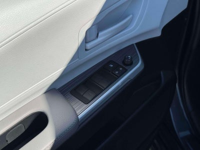 2025 Toyota Sienna LE