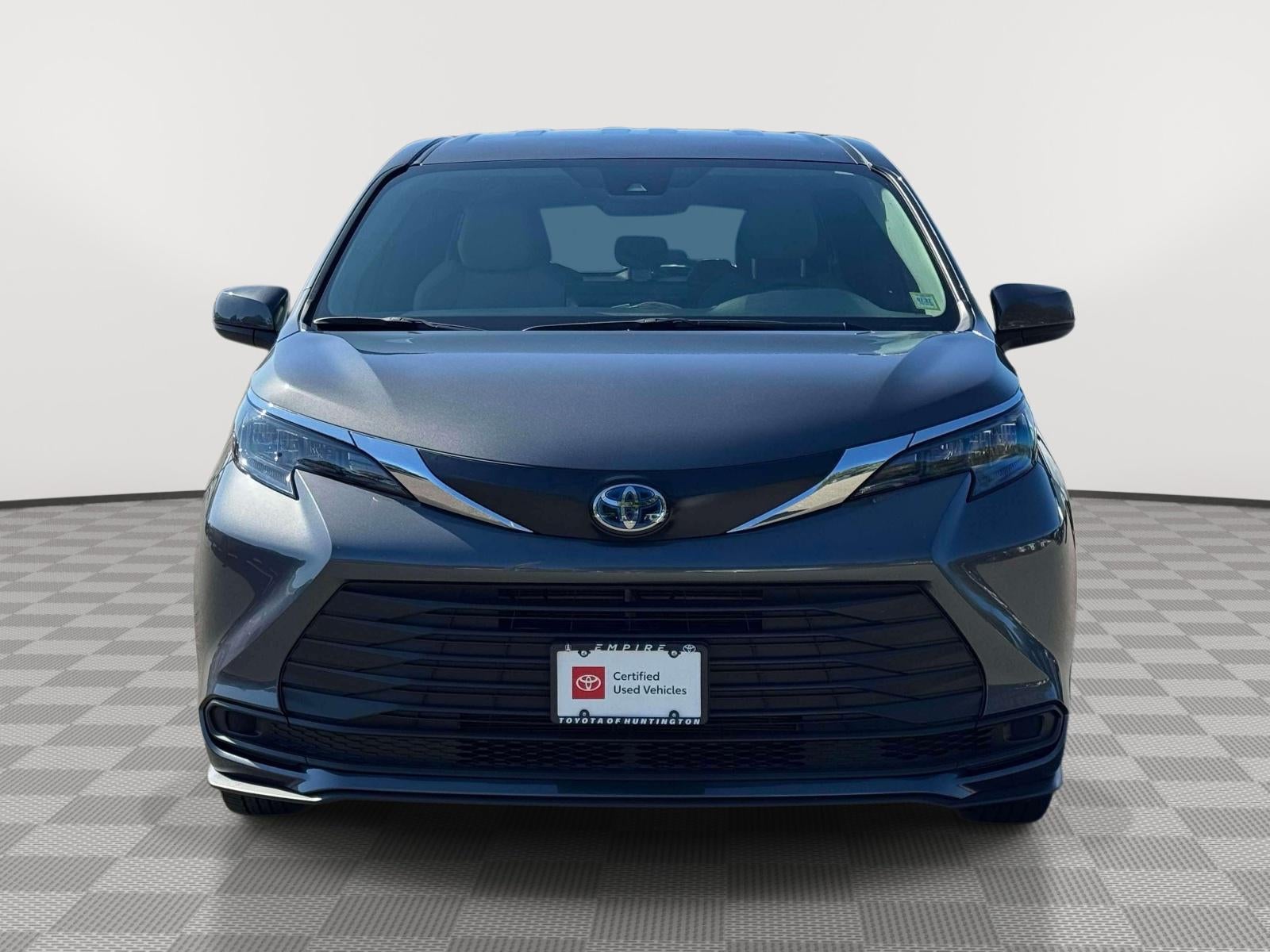 2025 Toyota Sienna LE