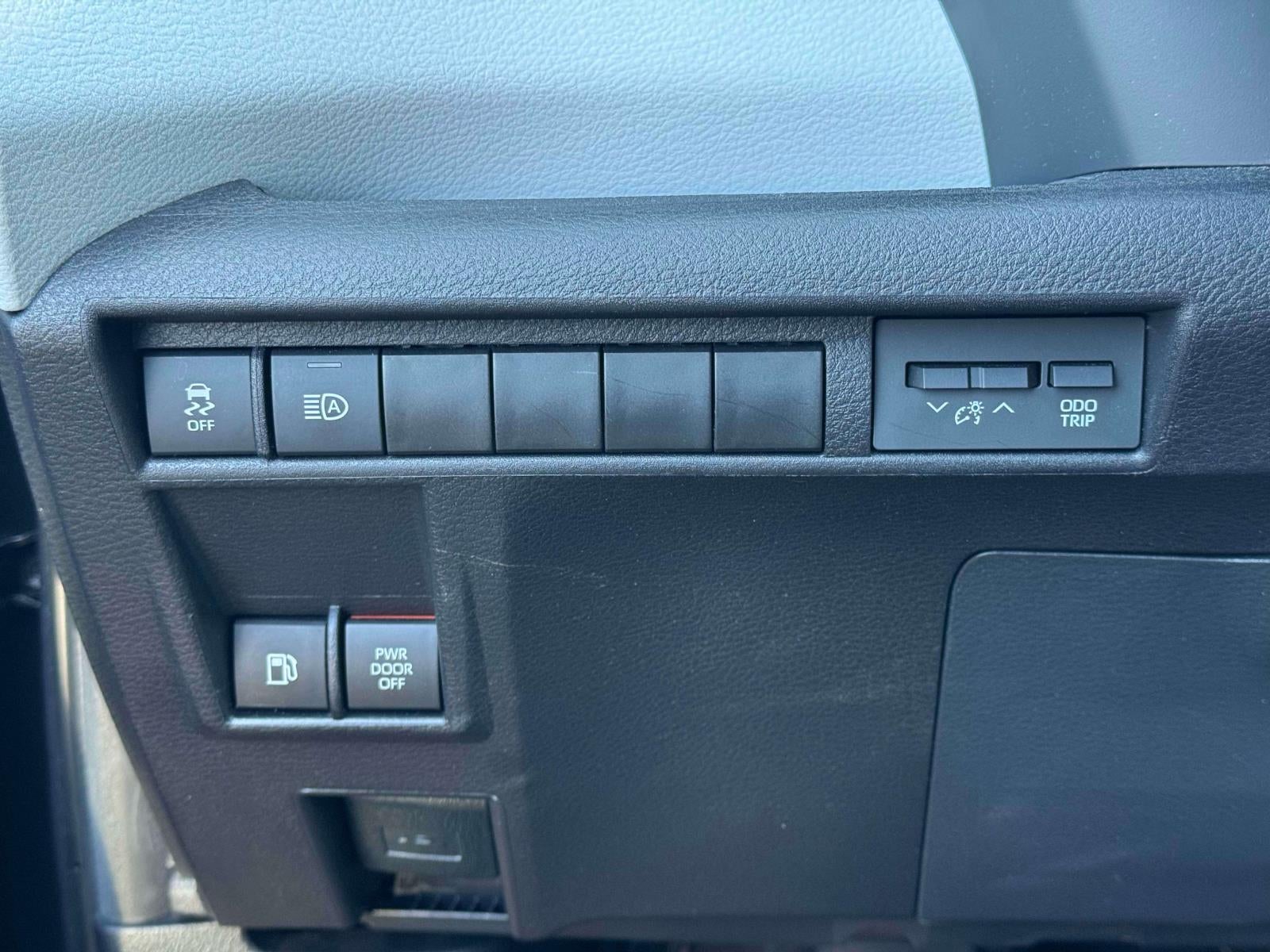 2025 Toyota Sienna LE