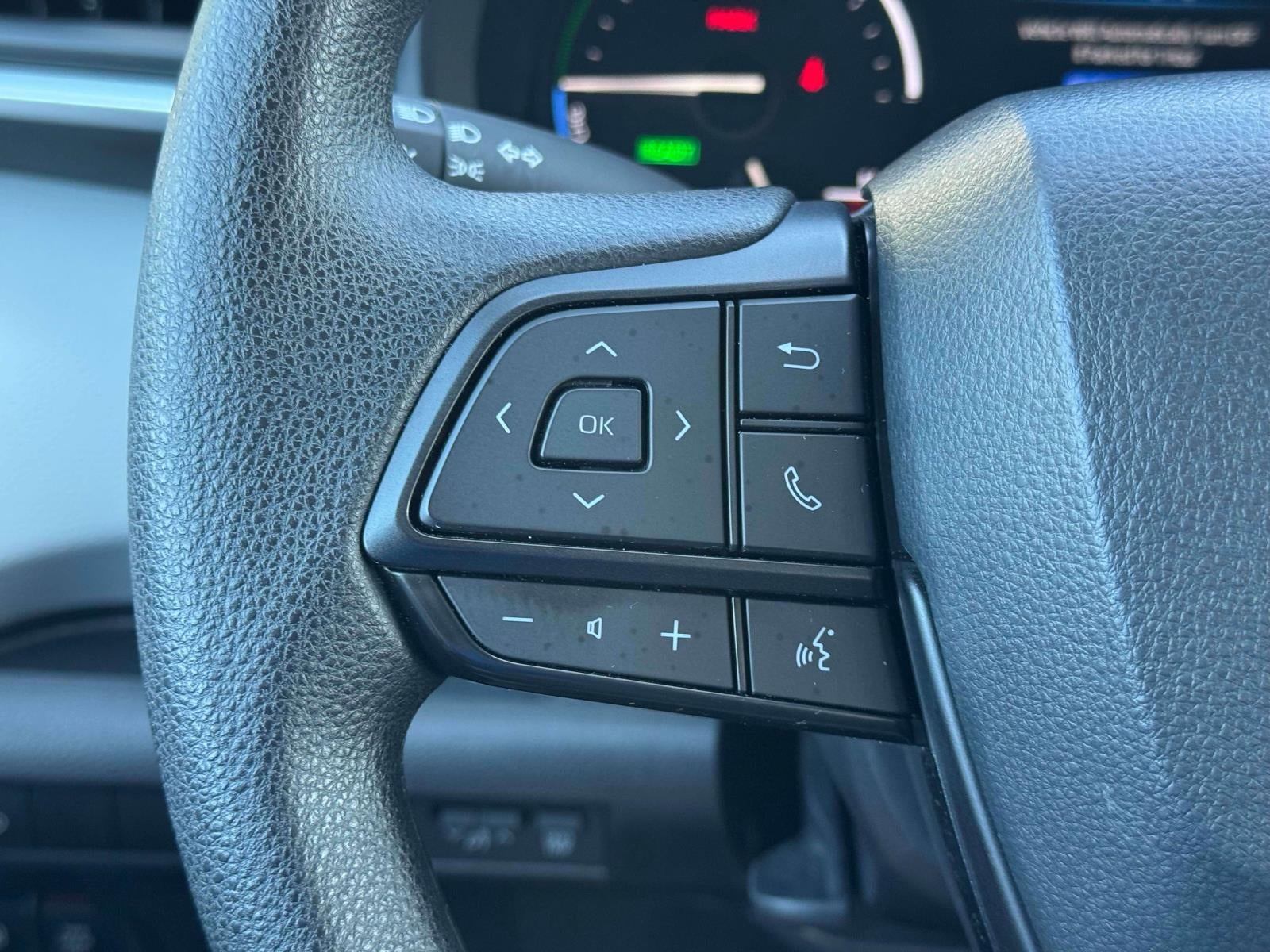 2025 Toyota Sienna LE