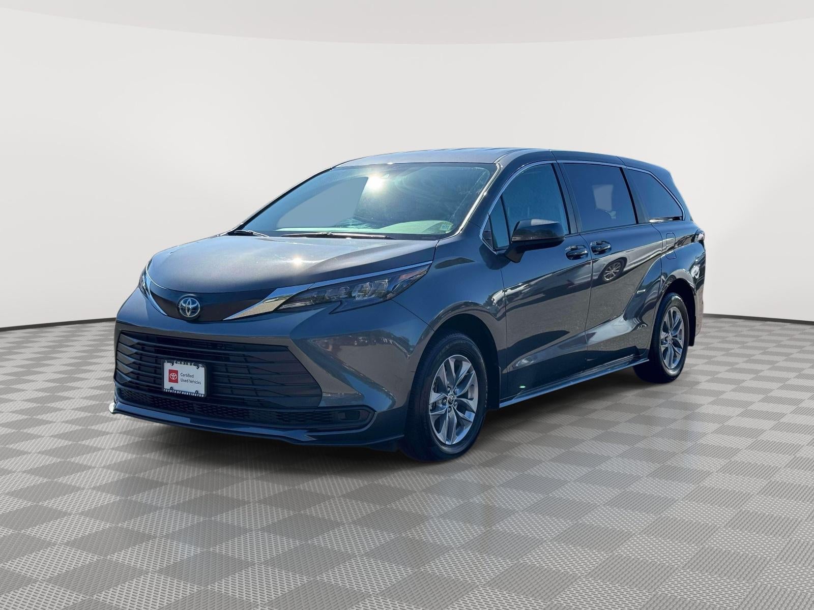 2025 Toyota Sienna LE