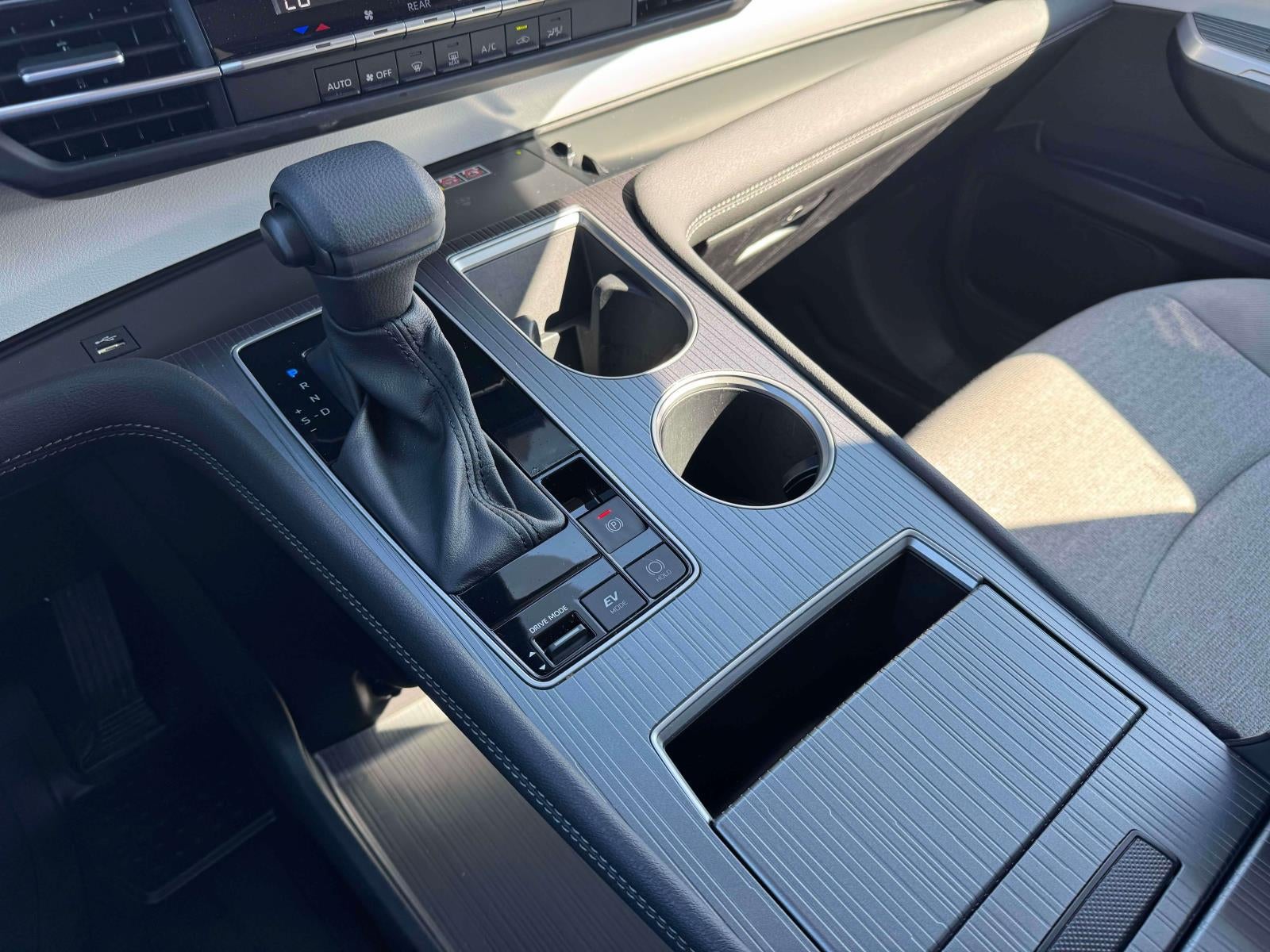 2025 Toyota Sienna LE