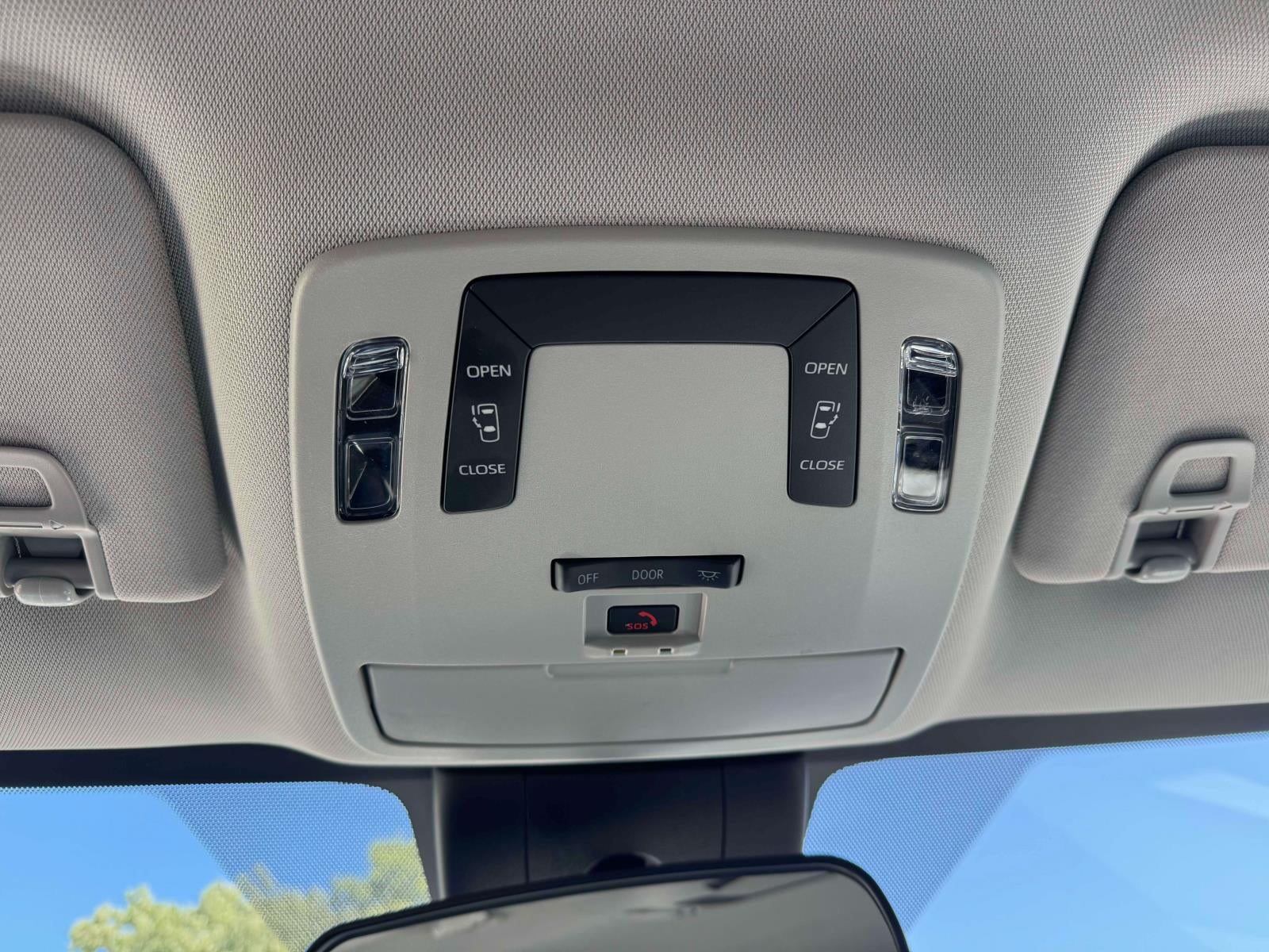 2025 Toyota Sienna LE