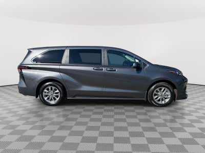 2025 Toyota Sienna LE