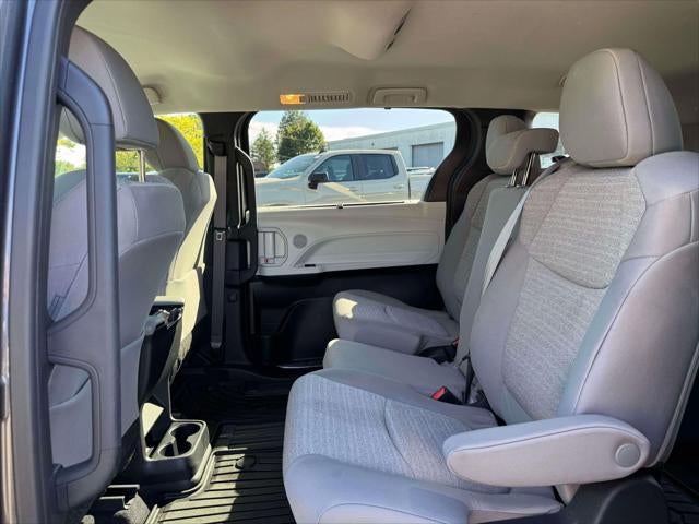 2025 Toyota Sienna LE