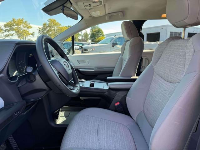 2025 Toyota Sienna LE