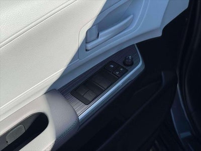 2025 Toyota Sienna LE