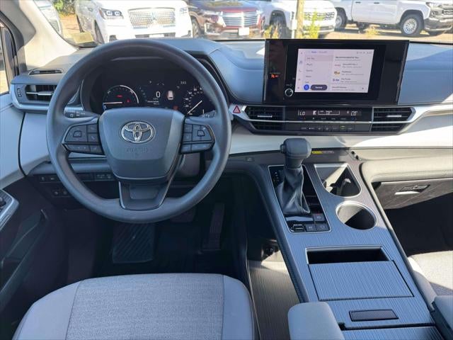 2025 Toyota Sienna LE