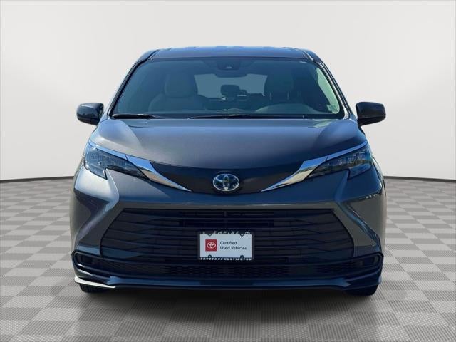 2025 Toyota Sienna LE