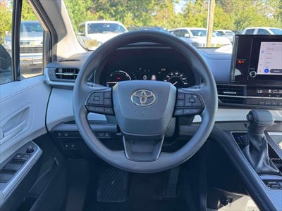 2025 Toyota Sienna LE