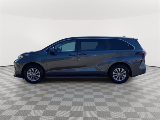 2025 Toyota Sienna LE