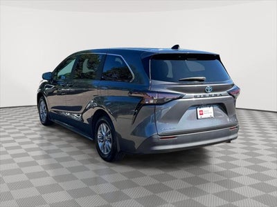 2025 Toyota Sienna LE