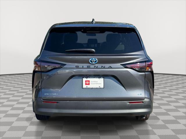 2025 Toyota Sienna LE