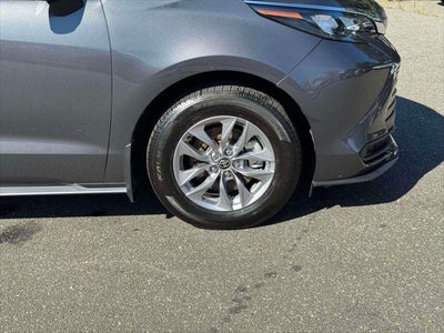 2025 Toyota Sienna LE
