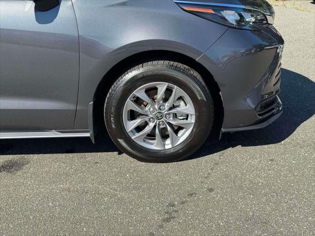2025 Toyota Sienna LE