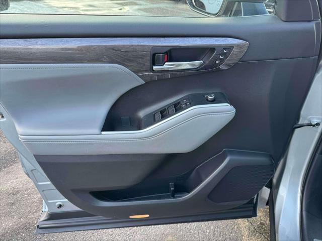 2024 Toyota Highlander Hybrid Limited